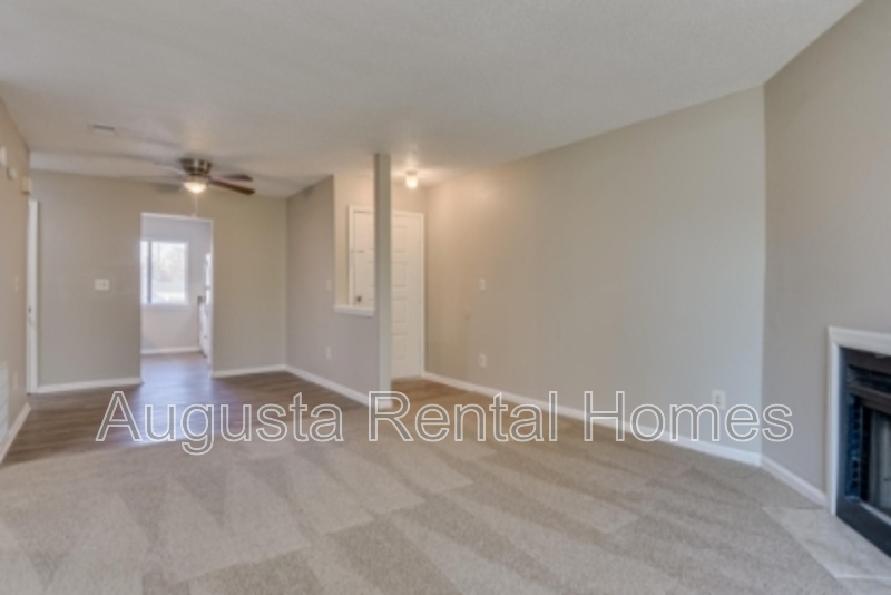 Augusta Condo: 2818B Thomas Lane