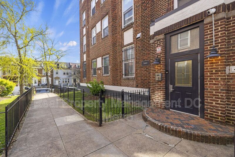 Washington House: 1441 Spring Rd NW