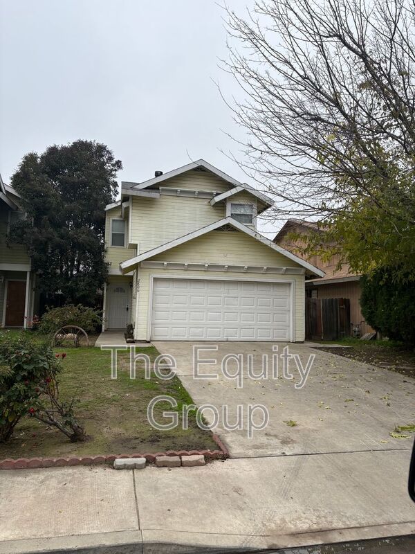 Visalia House: 2806 West Mission Ct