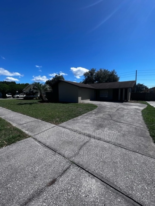 Tarpon Springs House: 1011 Idlebriar Way