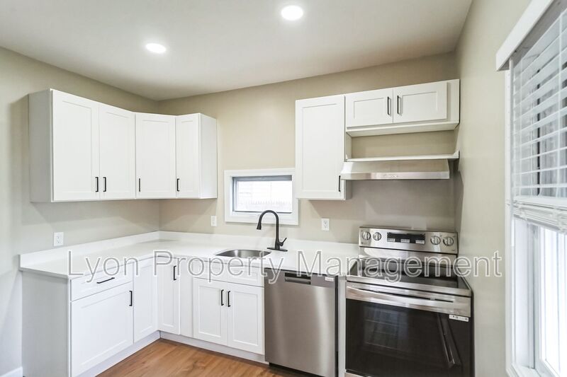 Pawtucket House: 25 Slade Street