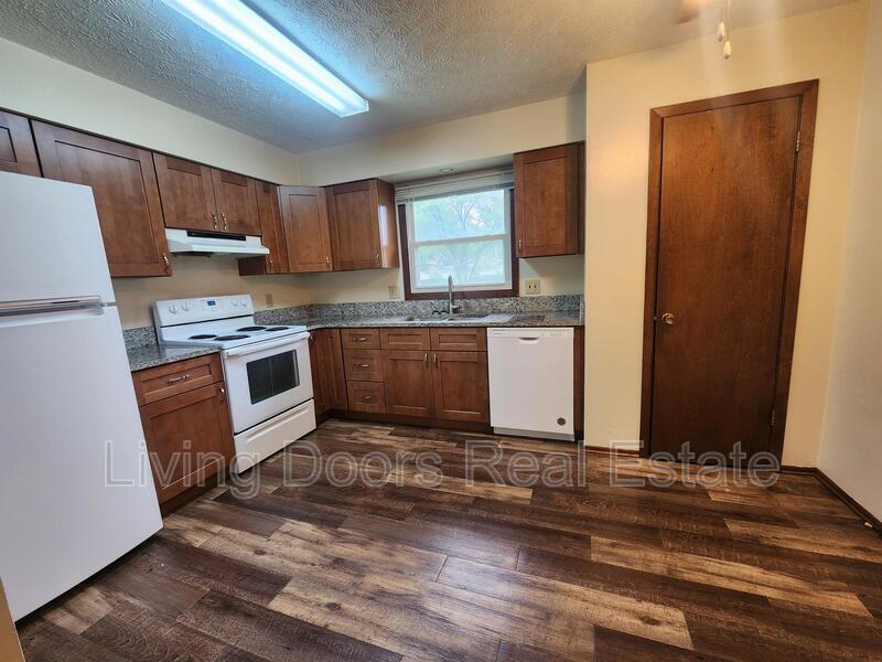 Lincoln Condo: 1520 David Dr