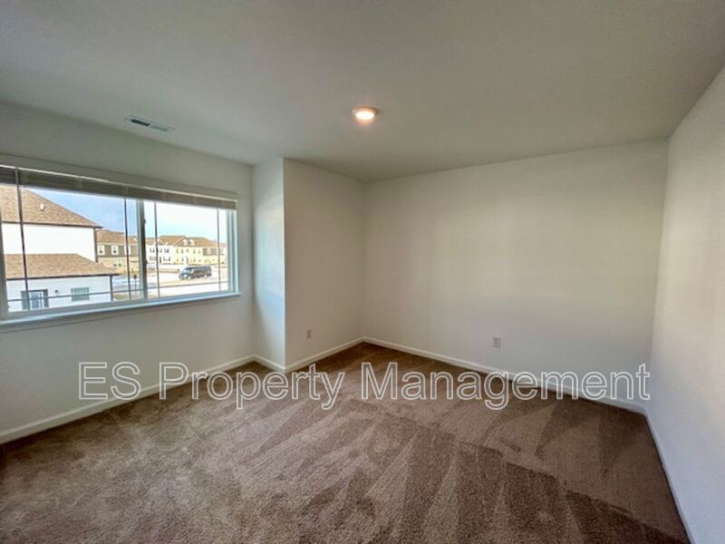 Beautiful, 2 Story Newly Built - 3 Bedroom, 2.5 Bath!  - Photo 21