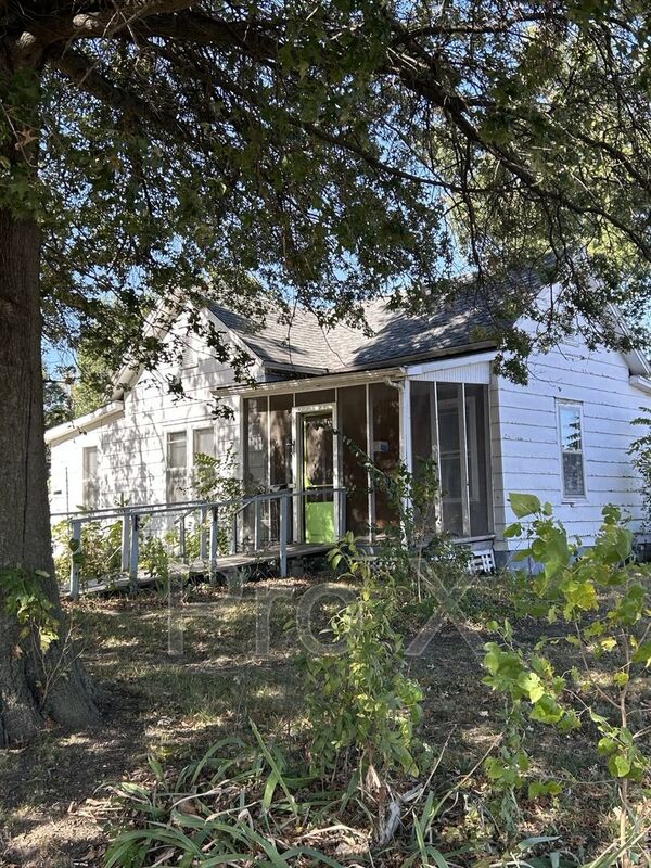 Pittsburg House: 311 E Kansas