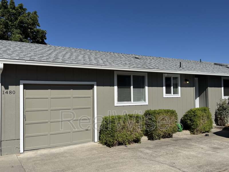 Grants Pass Condo: 1480 Kellenbeck Ave