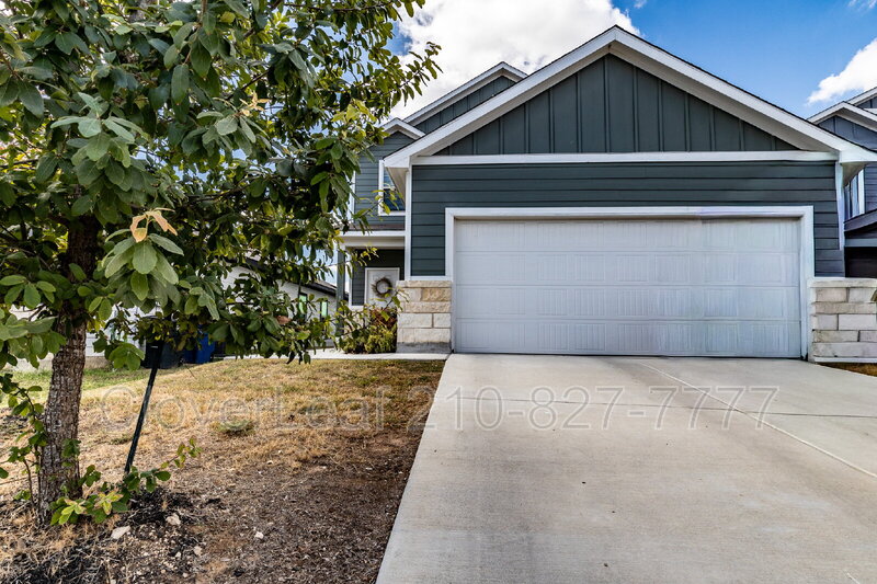 New Braunfels House: 266 Jaycen Ln