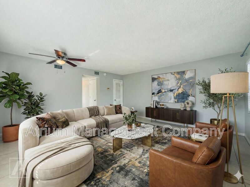 Deland Condo: 920 W. New York Avenue