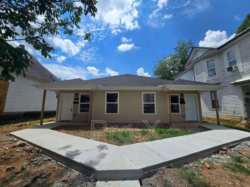 Joplin House: 122 S Pearl