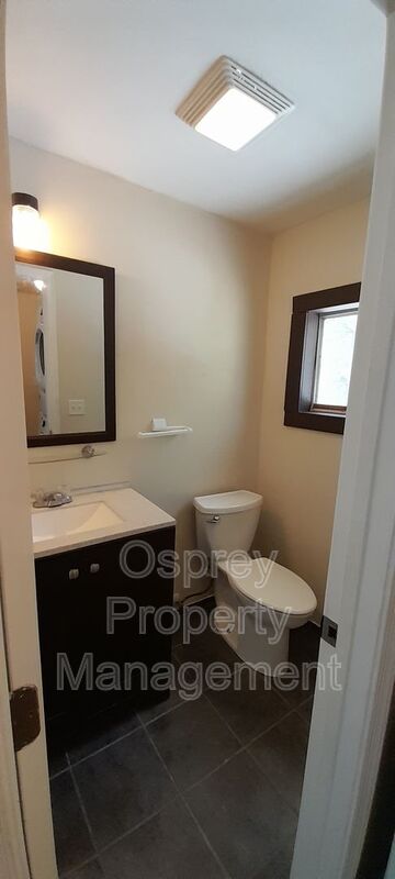 RECENTLY UPDATED 3 BEDROOM 3 BATH GREAT FOR FAMILY AVAILABLE IMMEDIATELY - Photo 12