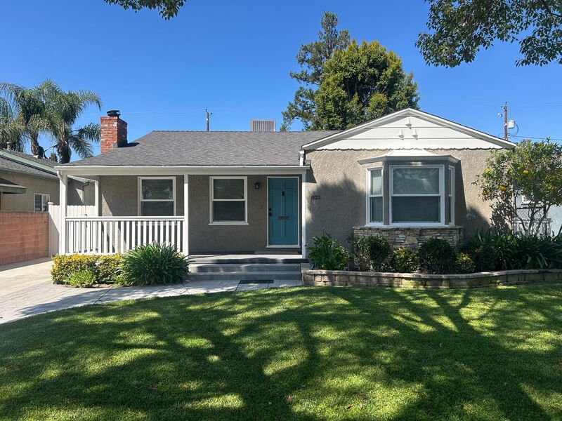 Burbank House: 825 N Frederic St