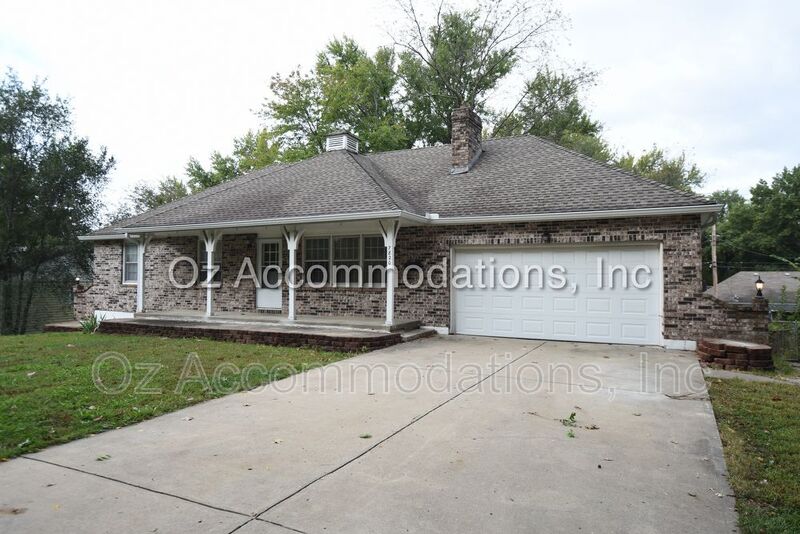 Raytown House: 7820 Arlington Ave