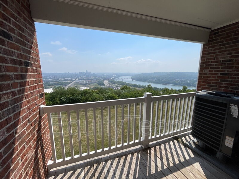 Cincinnati Condo: 2600 Bushnell St