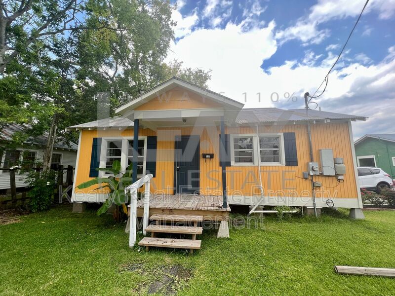 Lafayette House: 327 Stewart Street