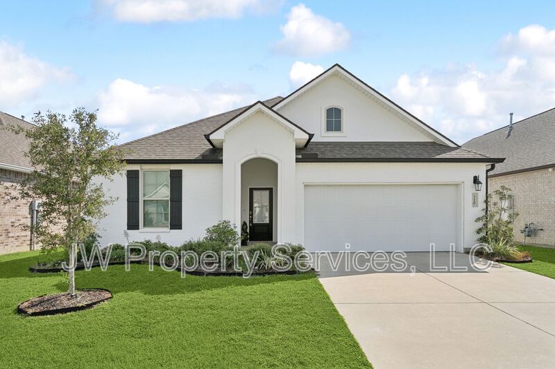 Slidell House: 720 Lakeshore VLG E.