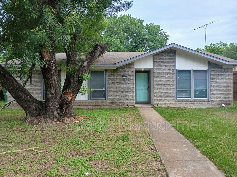 Balch Springs House: 12109 Bishop