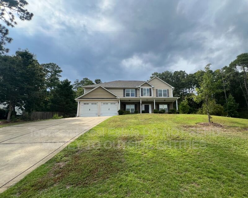 Fayetteville House: 6426 Burnside Place