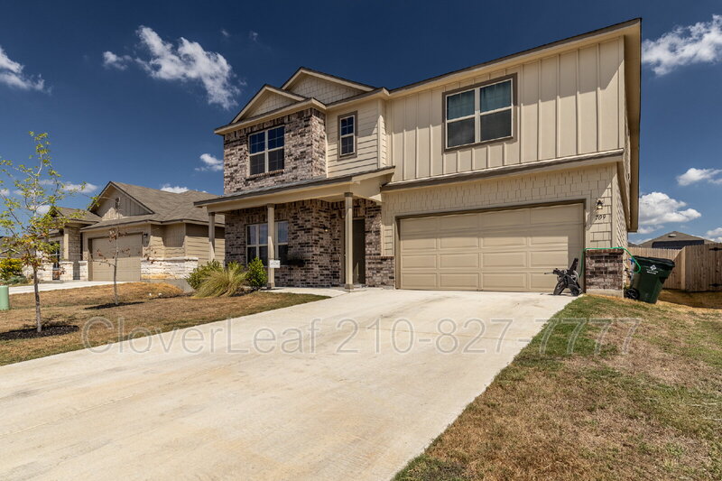 Seguin House: 709 Stonemanor Bay