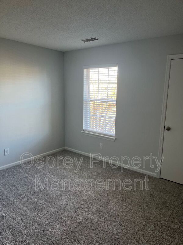 Renovated 2 Bedroom Condo on second floor!! Available Immediately!! - Photo 8