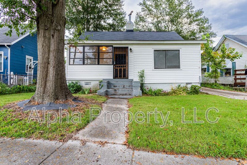 Greenville House: 62 Hutchins St