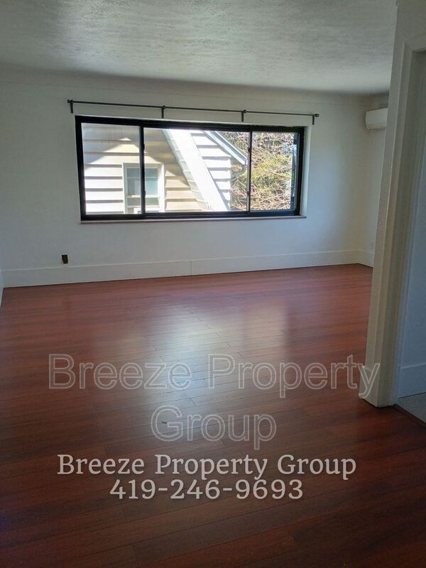 Toledo House: 1919 Ottawa Dr