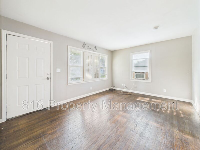 Kansas City House: 6149 Agnes Ave