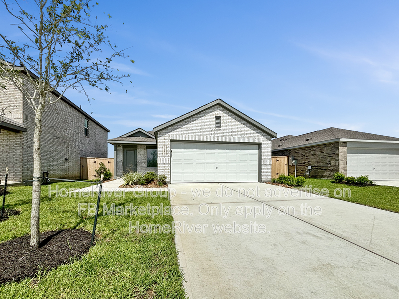 Baytown House: 6019 Standpiper Loop