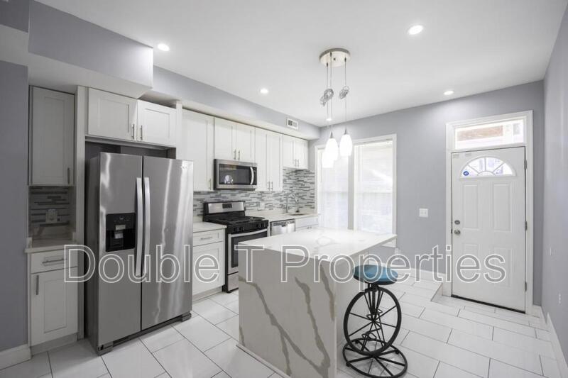 Baltimore Townhome: 10 N Ellwood Ave