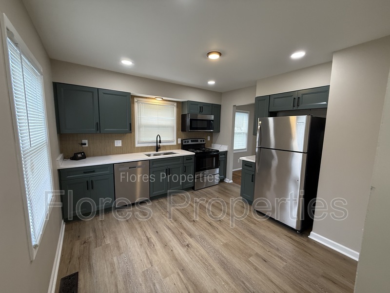 Columbus House: 1136 Pauline Avenue