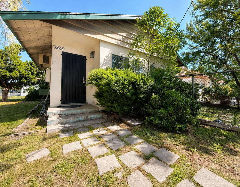 North Hollywood Condo: 10565 Camarillo St