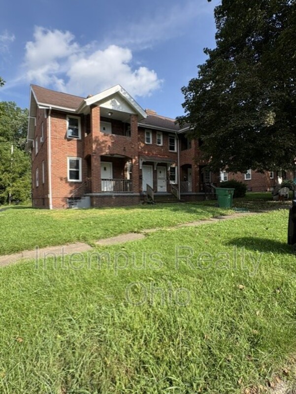 Mc Donald Condo: 325 Hayes Ave