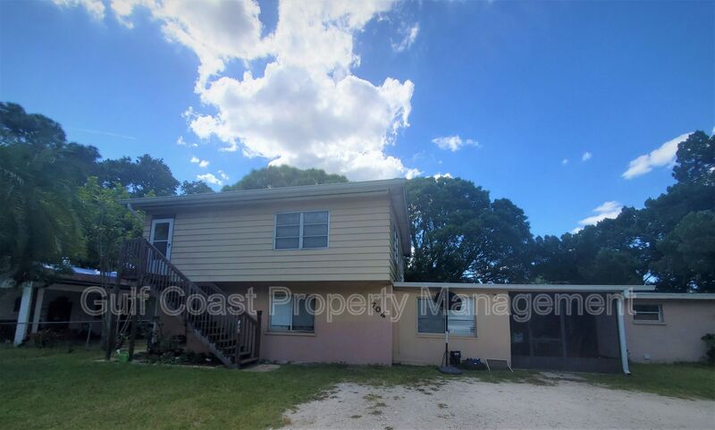 704 38th St W Bradenton FL 34205 - Photo 1