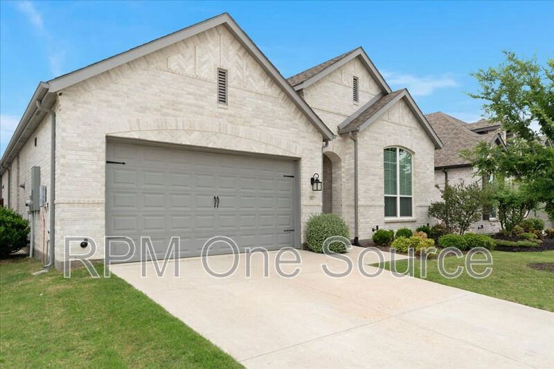Melissa House: 3011 Armstrong Ave.