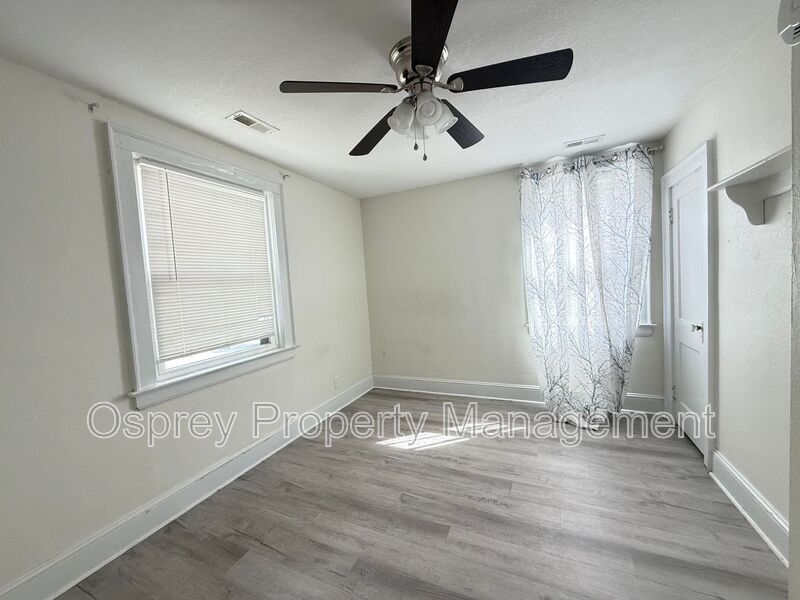 3BR Home with Elizabeth River Views & Spacious Parking - Photo 11