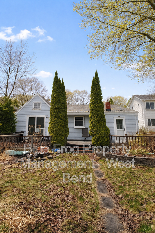 Hustisford House: N4527 County Road E