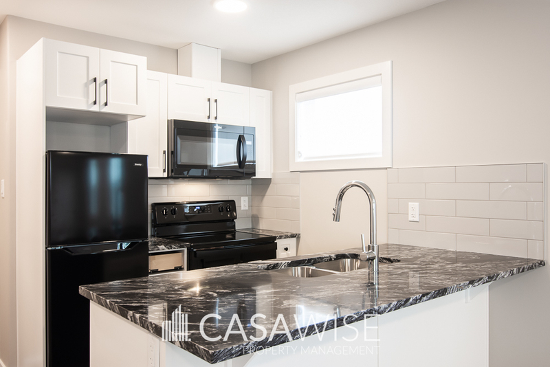 Edmonton House: 7815G Yorke Road