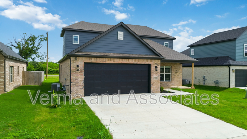 Centerton House: 980 Trestle Ln