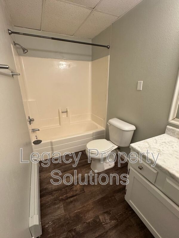 Bismarck House: 1017 S 3rd St