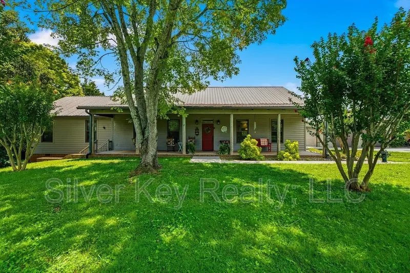 Athens House: 834 Highway 39 East