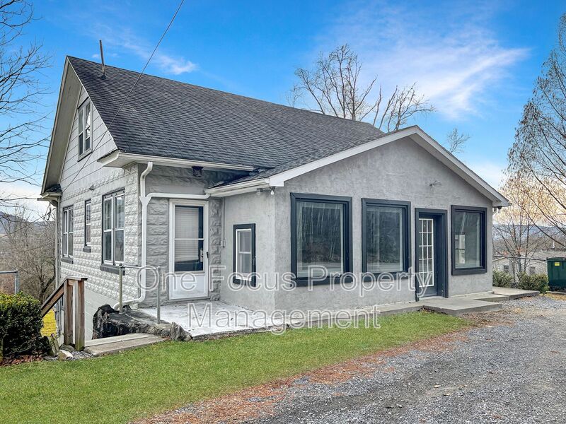 Lock Haven Condo: 2435 Woodward Ave