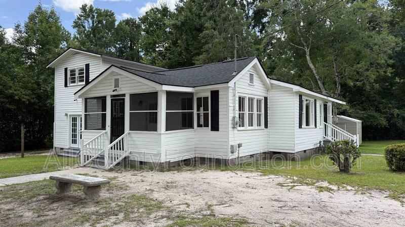 Summerville House: 818 W 2nd North St.