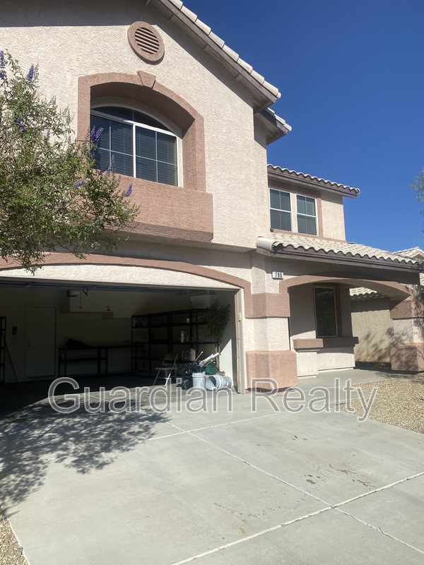 Henderson House: 780 Wigan Pier Dr