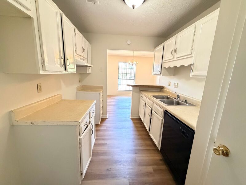 Birmingham House: 6405 Crest Green Road