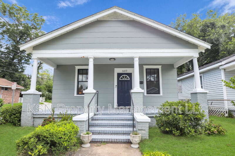Savannah House: 669 East 32nd Street