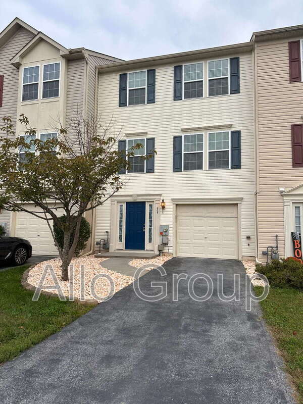 Smyrna Townhome: 205 Arctic Lane