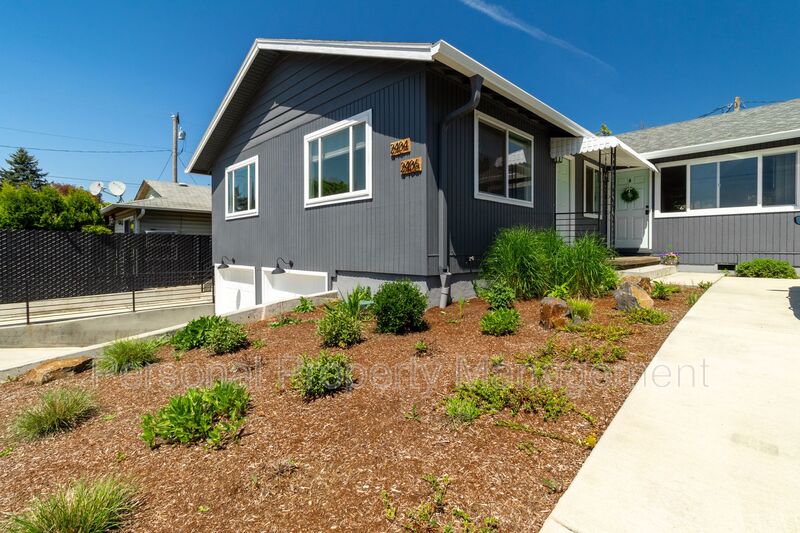 Vancouver Townhome: 2404 E 13th ST