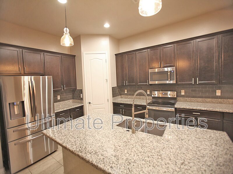 Glendale House: 8548 W Midway Ave