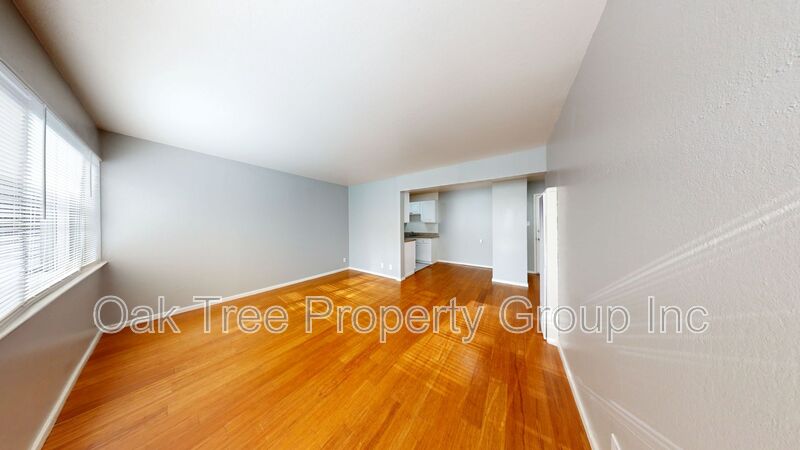 Oakland House: 406 Van Buren Ave