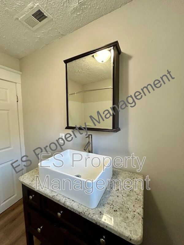 NOW AVAILABLE!! Charming Two Bedroom One Bathroom Duplex!!! - Photo 15