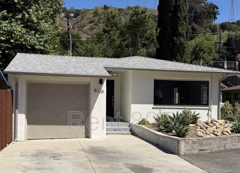 Ventura House: 8236 Edison Drive