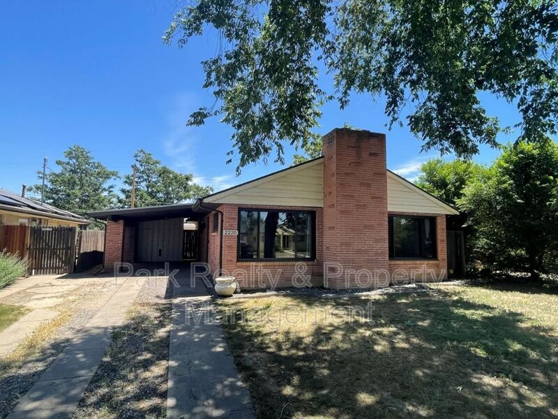 Aurora House: 2220 Ironton St